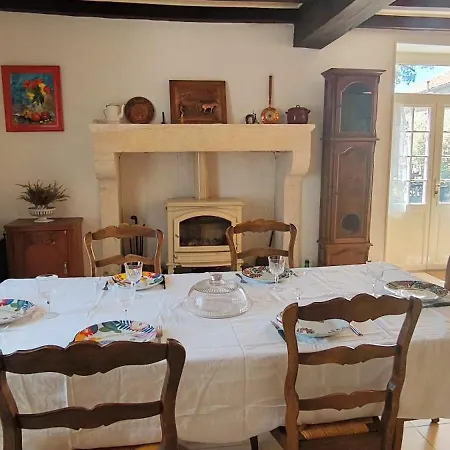 7 Personnes A Montbron, Charente