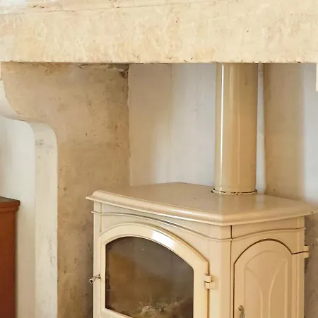 7 Personnes A Montbron, Charente Tatil Evi *