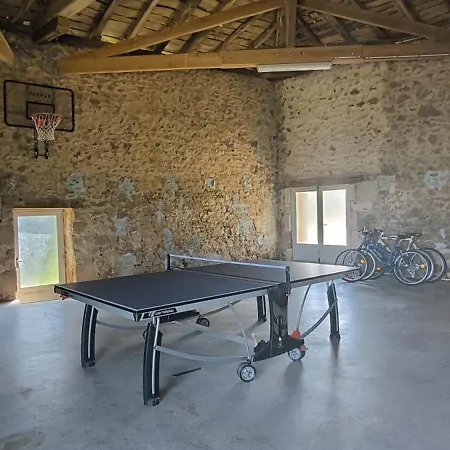 7 Personnes A Montbron, Charente *