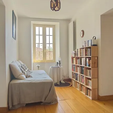 7 Personnes A Montbron, Charente