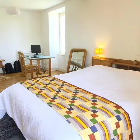 7 Personnes A Montbron, Charente Tatil Evi