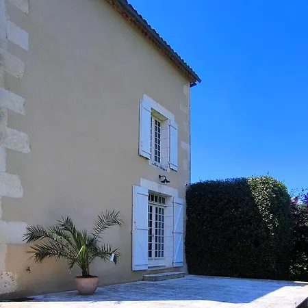 7 Personnes A Montbron, Charente Montbron