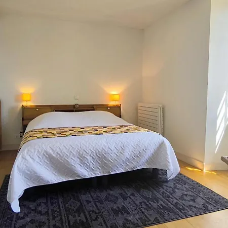 7 Personnes A Montbron, Charente *