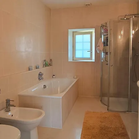 7 Personnes A Montbron, Charente Tatil Evi *