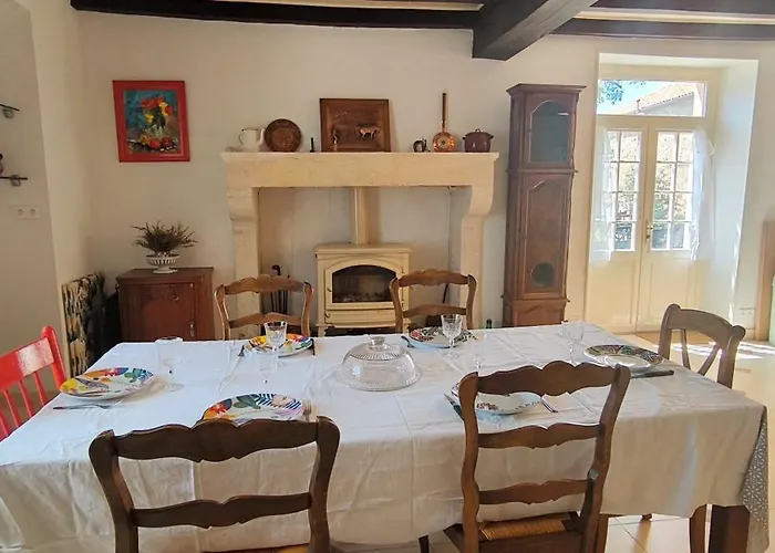 7 Personnes A Montbron, Charente