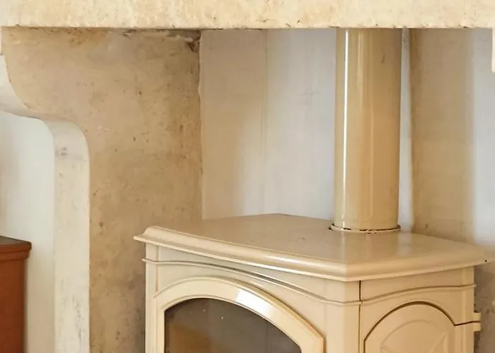 7 Personnes A Montbron, Charente Сasa de vacaciones *