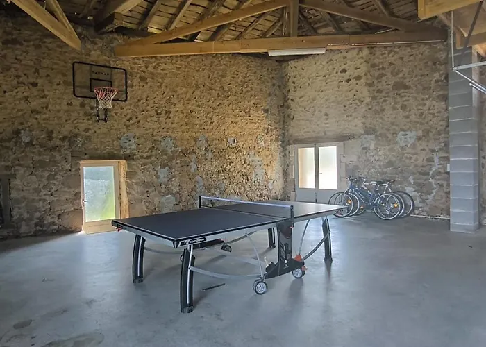 7 Personnes A Montbron, Charente *