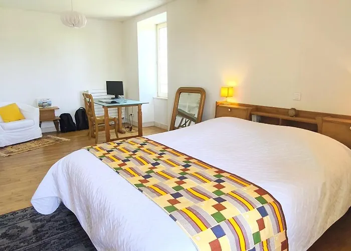 7 Personnes A Montbron, Charente Сasa de vacaciones