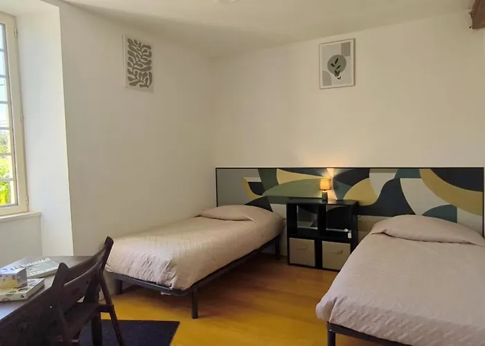 7 Personnes A Montbron, Charente Сasa de vacaciones Montbron