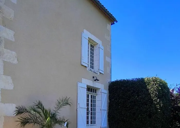 7 Personnes A Montbron, Charente Montbron