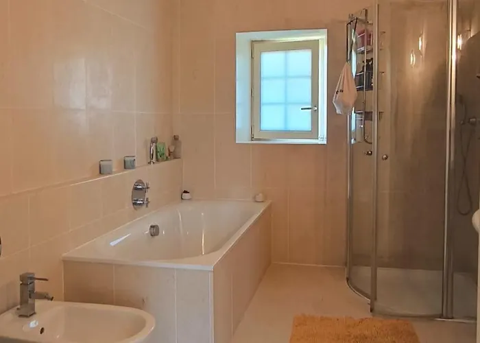 7 Personnes A Montbron, Charente Сasa de vacaciones *